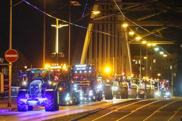 01 January 2026, Saxony-Anhalt, Haldensleben: Over 300 decorated tractors and trucks from Saxony-Anhalt take part in the "Spark of Hope" tour, raising funds for newborn care and an emergency baby ambulance in Magdeburg. Photo: Peter Gercke/dpa