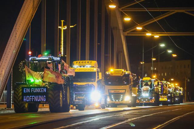 01 January 2026, Saxony-Anhalt, Haldensleben: Over 300 decorated tractors and trucks from Saxony-Anhalt take part in the "Spark of Hope" tour, raising funds for newborn care and an emergency baby ambulance in Magdeburg. Photo: Peter Gercke/dpa