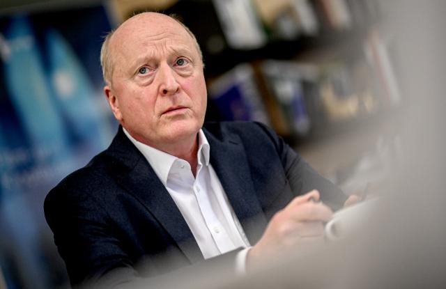 PRODUCTION - 19 December 2023, Berlin: Peter Dinges, CEO of the German Federal Film Board (FFA), is pictured during a dpa interview. Photo: Britta Pedersen/dpa