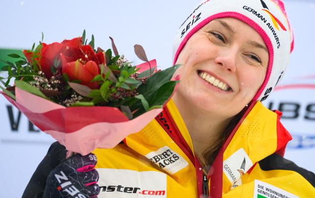 03 January 2026, North Rhine-Westphalia, Winterberg: Germany's first-placed Laura Nolte celebrates her victory after the 2nd run of the Women's monobob competition during the IBSF Bobsleigh World Cup
in Winterberg. Photo: Robert Michael/dpa