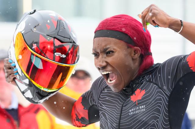 03 January 2026, North Rhine-Westphalia, Winterberg: Canada's second-placed Cynthia Appiah celebrates after the 2nd run of the Women's monobob competition during the IBSF Bobsleigh World Cup
in Winterberg. Photo: Robert Michael/dpa