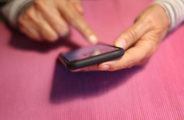 FILED - 02 August 2025, Bavaria, Kaufbeuren: A woman types on an iPhone. Photo: Karl-Josef Hildenbrand/dpa