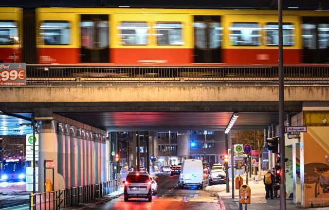 05 January 2026, Berlin: The S-Bahn is heading towards the city center at Adlershof station while cars drive under the bridge. After the holidays, many people get back to work. Photo: Britta Pedersen/dpa