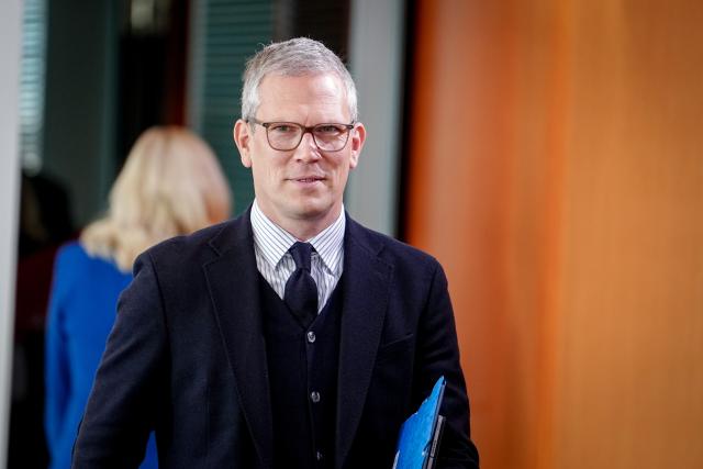 FILED - 05 November 2025, Berlin: Deputy Spokesman of the German Government  Sebastian Hille attends the meeting of the Federal Cabinet in the Federal Chancellery. Photo: Kay Nietfeld/dpa