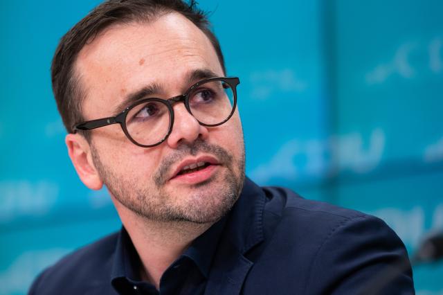 06 January 2026, Brandenburg, Potsdam: Jan Redmann, leader of the parliamentary group in Brandenburg, speaks at a press conference following the collapse of the SPD/BSW coalition in Brandenburg. The SPD/BSW coalition in Brandenburg, the only one of its kind in Germany, has collapsed after more than a year. Photo: Christophe Gateau/dpa