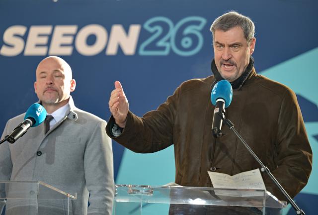 06 January 2026, Bavaria, Seeon: Alexander Hoffmann (L), Chairman of the Christian Social Union (CSU) in the German Parliament (Bundestag) and Markus Soeder, Chairman of the CSU and Minister President of Bavaria, speak during the press statement at the start of the winter retreat of the CSU parliamentary group at Seeon Monastery. Photo: Malin Wunderlich/dpa