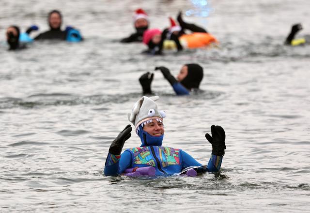 06 January 2026, Bavaria, Randersacker: Participants in the 40th Three Kings Swim float in the waters of the Main. Photo: Karl-Josef Hildenbrand/dpa