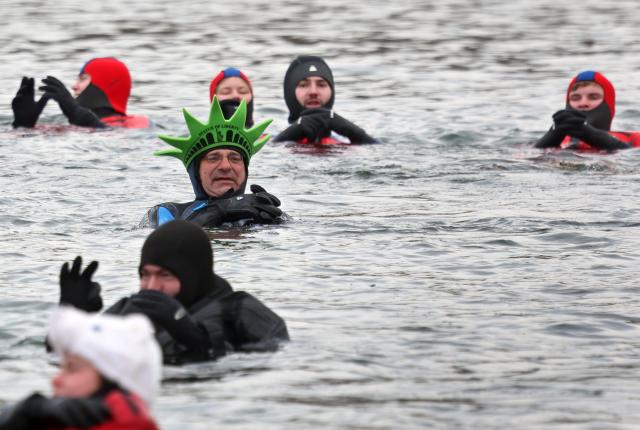06 January 2026, Bavaria, Randersacker: Participants in the 40th Three Kings Swim float in the waters of the Main. Photo: Karl-Josef Hildenbrand/dpa
