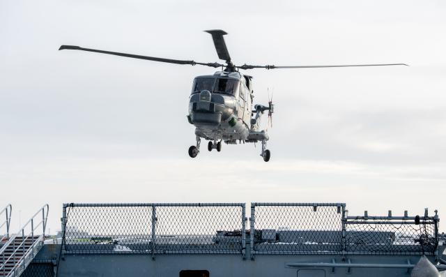 06 January 2026, Lower Saxony, Wilhelmshaven: A Sea Lynx 88A helicopter lands on board the frigate "Sachsen" (F 219) in the harbor at the naval base before setting sail for a deployment lasting several months. The naval vessel will be part of the so-called Standing NATO Maritime Group 1, a NATO maritime task force operating in the North Sea, Baltic Sea and Atlantic. Photo: Hauke-Christian Dittrich/dpa