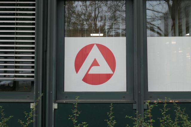 FILED - 27 November 2025, North Rhine-Westphalia, Essen: The logo of the German Federal Employment Agency can be seen on the façade of the Essen agency. Photo: Helge Toben/dpa
