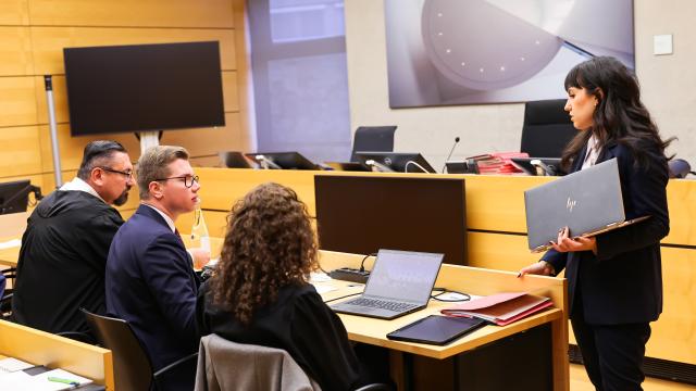 07 January 2026, Bavaria, Würzburg: AfD MP Daniel Halemba (2nd from left) sits in the courtroom with his defense lawyers Dubravko Mandic (l-r), Isabella Koerner and Isabella Sanna. Halemba is facing charges including incitement of the people. Photo: Daniel Löb/dpa