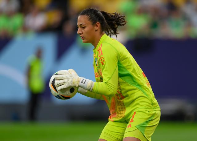 FILED - 25 August 2024, Saxony, Dresden: Bayern Munich goalkeeper Mala Grohs in action during the Women's DFB Supercup soccer match between FC Bayern Munich and VfL Wolfsburg at Rudolf-Harbig-Stadion. Photo: Robert Michael/dpa