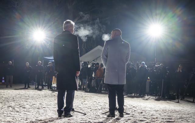 07 January 2026, Bavaria, Seeon: Chairman of the Christian Social Union in Bavaria (CSU) in the Bundestag Alexander Hoffmann (R) and President of Lithuania Gitanas Nauseda make a statement during the continuation of the three-day closed-door meeting of the CSU parliamentary group in the Bundestag at Seeon Monastery. Photo: Peter Kneffel/dpa