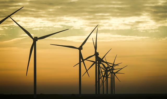 FILED - 16 December 2025, Schleswig-Holstein, Klanxbüll: Wind turbines turn in a wind farm on the North Sea. Photo: Christian Charisius/dpa
