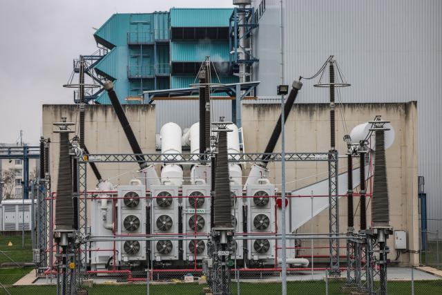 FILED - 26 November 2025, North Rhine-Westphalia, Hürth: A grid transfer point is located in front of the gas-fired power plant in Huerth. Photo: Oliver Berg/dpa