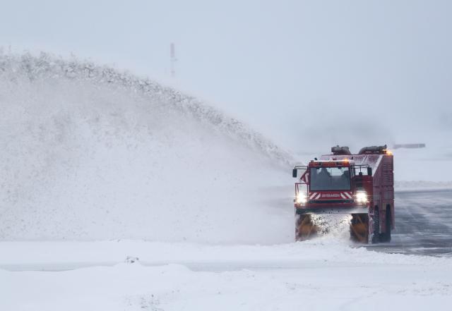 08 January 2026, Hamburg: A snow blower operates on the runways and taxiways at Hamburg Airport. Photo: Christian Charisius/dpa