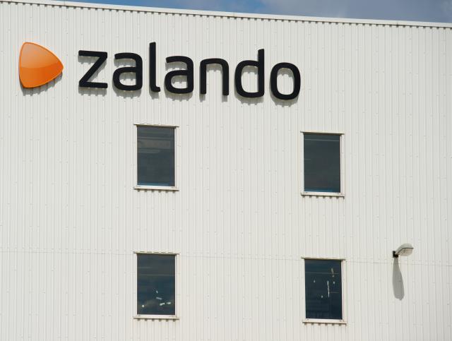 FILED - 08 August 2012, Brandenburg, Brieselang: The logistics centre of the online retailer Zalando is pictured in Brieselang. Photo: Patrick Pleul/dpa-Zentralbild/dpa
