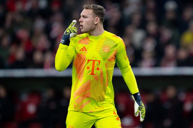 FILED - 03 December 2024, Bavaria, Munich: Bayern Munich goalkeeper Daniel Peretz in action during the German DFB Cup soccer match between Bayern Munich and Bayer Leverkusen at the Allianz Arena. Daniel Peretz has joined Southampton on loan for the rest of the season, the second division club have confirmed. Photo: Sven Hoppe/dpa - IMPORTANT NOTE: In accordance with the regulations of the DFL German Football League and the DFB German Football Association, it is prohibited to utilize or have utilized photographs taken in the stadium and/or of the match in the form of sequential images and/or video-like photo series.