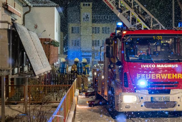 08 January 2026, Baden-Württemberg, Albstadt: Firefighters and rescue workers are on the scene of an explosion. An explosion in a residential building caused the building to collapse. A family is missing after a residential building collapsed in south-western Germany following a gas explosion, police said on Thursday. Photo: Jannik Nölke/dpa