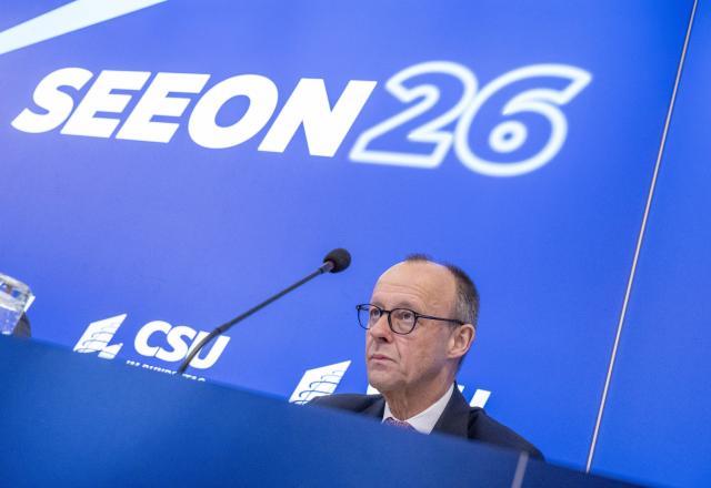 08 January 2026, Bavaria, Seeon: German Chancellor Friedrich Merz takes part in the conclusion of the three-day closed meeting of the CSU parliamentary group in Seeon Monastery. Photo: Peter Kneffel/dpa