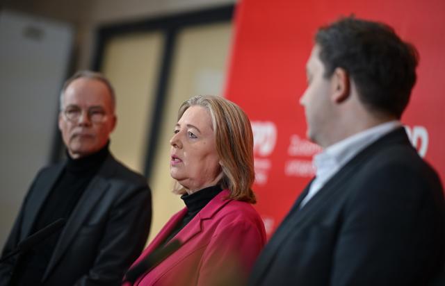 09 January 2026, Berlin: Lars Klingbeil (r-l), German Minister of Finance, Vice-Chancellor and SPD German Chairman, Baerbel Bas, German Minister of Labor and Social Affairs and SPD Party Chairman, and Matthias Miersch, SPD Parliamentary Group Chairman, attend the SPD Parliamentary Group's annual kick-off meeting. Photo: Britta Pedersen/dpa