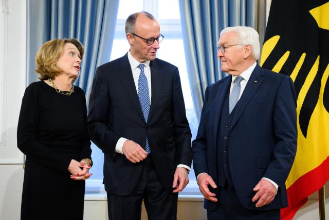 09 January 2026, Berlin: German President Frank-Walter Steinmeier (R) and his wife Elke Buedenbender greet German Chancellor Friedrich Merz (C) at the New Year's reception hosted by Federal President Steinmeier at Bellevue Palace. The Federal President traditionally invites representatives of public life and around 60 committed citizens from all federal states to the New Year's reception. Photo: Bernd von Jutrczenka/dpa