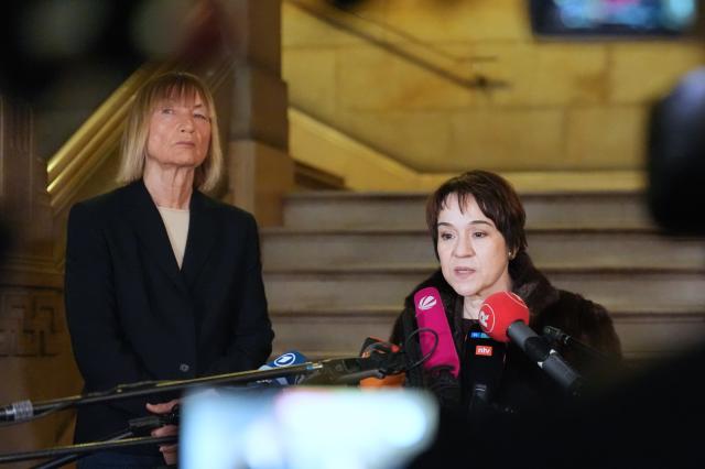 09 January 2026, Hamburg: Lawyer Christiane Yueksel (r), defense lawyer for the accused, and Christiane Berger (l), lawyer and defense lawyer for the accused, speak to media representatives at the Higher Regional Court before the start of the non-public "White Tiger" trial. The suspected paedophile "White Tiger", who became known under his forum name, has to answer to the Hamburg Regional Court. Photo: Marcus Brandt/dpa