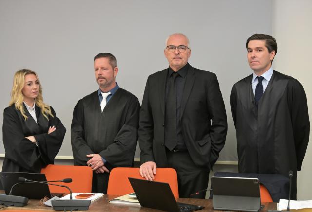 09 January 2026, Bavaria, Munich: The defendant Axel Fischer (C), ex-CDU parliamentarian from the Karlsruhe-Land constituency, enters a courtroom at the Higher Regional Court before the start of his trial on charges of bribery in the so-called Azerbaijan affair and stands between his lawyers Theresa Schinner (l-r), Heiko Hofstaetter and Martin Würfel. Photo: Malin Wunderlich/dpa