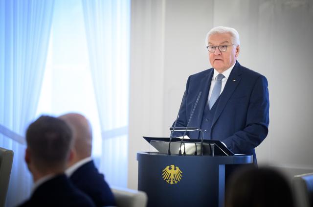 09 January 2026, Berlin: German President Frank-Walter Steinmeier speaks at the New Year's reception in Bellevue Palace. The Federal President traditionally invites representatives of public life and around 60 committed citizens from all federal states to the New Year's reception. Photo: Bernd von Jutrczenka/dpa
