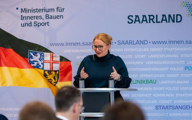 09 January 2026, Saarland, Saarbruecken: Saarland Minister of Culture Christine Streichert-Clivot speaks at the presentation of the draft "Raeume des Gedenkens" (Spaces of Remembrance) for a memorial to police officers who died in the line of duty in Saarland. Photo: Laszlo Pinter/dpa