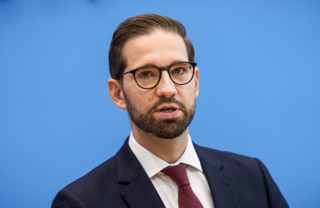 FILED - 03 November 2025, Berlin: Steffen Meyer, deputy German government spokesman, recorded during the regular government press conference at the Federal Press Conference. Photo: Michael Kappeler/dpa