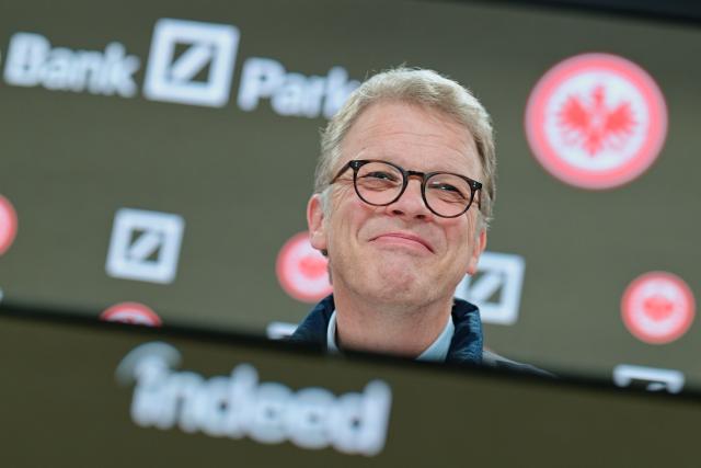 09 January 2026, Hesse, Frankfurt/Main: CEO of Deutsche Bank Christian Sewing attends a press conference before the German Bundesliga soccer match between Eintracht Frankfurt and Borussia Dortmund at Deutsche Bank Park. Photo: Uwe Anspach/dpa - WICHTIGER HINWEIS: Gemäß den Vorgaben der DFL Deutsche Fußball Liga bzw. des DFB Deutscher Fußball-Bund ist es untersagt, in dem Stadion und/oder vom Spiel angefertigte Fotoaufnahmen in Form von Sequenzbildern und/oder videoähnlichen Fotostrecken zu verwerten bzw. verwerten zu lassen.