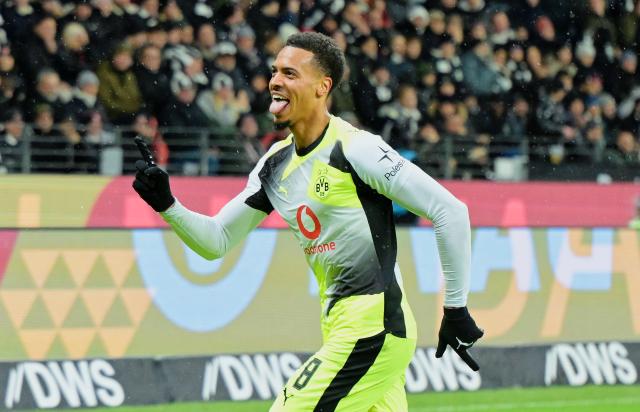 09 January 2026, Hesse, Frankfurt/Main: Borussia Dortmund's Felix Nmecha celebrates scoring his side's second goal during the German Bundesliga soccer match between Eintracht Frankfurt and Borussia Dortmund at Deutsche Bank Park. Photo: Uwe Anspach/dpa - WICHTIGER HINWEIS: Gemäß den Vorgaben der DFL Deutsche Fußball Liga bzw. des DFB Deutscher Fußball-Bund ist es untersagt, in dem Stadion und/oder vom Spiel angefertigte Fotoaufnahmen in Form von Sequenzbildern und/oder videoähnlichen Fotostrecken zu verwerten bzw. verwerten zu lassen.