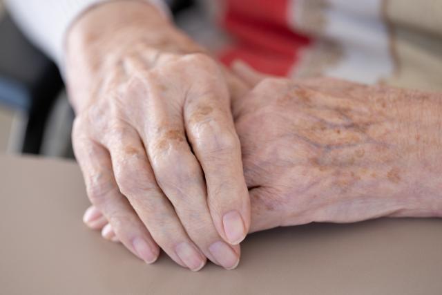 FILED - 03 April 2025, Saxony, Dresden: A woman is sitting at a dining table in a retirement home. Photo: Sebastian Kahnert/dpa