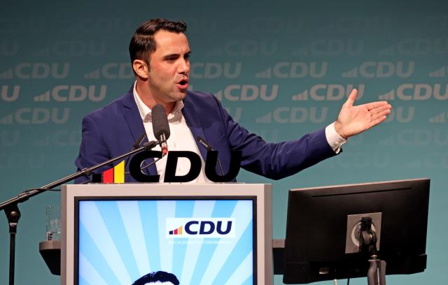 10 January 2026, Mecklenburg-Western Pomerania, Rostock: Daniel Peters, head of the CDU party and parliamentary group in Mecklenburg-Vorpommern, speaks at the state representatives' meeting at which the state list for the state elections is to be drawn up in around eight months' time. Peters is running for first place on the list. Photo: Bernd Wüstneck/dpa