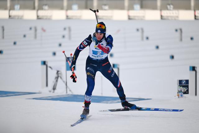10 January 2026, Thuringia, Oberhof: France's Julia Simon in action during the women's 4 x 6 km relay event of the IBU Biathlon World Cup in Oberhof. Photo: Hendrik Schmidt/dpa