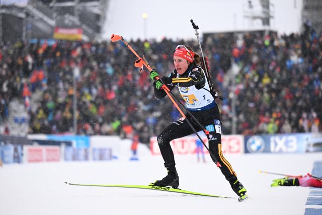 10 January 2026, Thuringia, Oberhof: Germany's Janina Hettich-Walz in action during the women's 4 x 6 km relay event of the IBU Biathlon World Cup in Oberhof. Photo: Hendrik Schmidt/dpa
