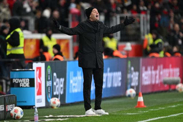 10 January 2026, North Rhine-Westphalia, Leverkusen: Bayer Leverkusen coach Kasper Hjulmand gestures on the sideline during the German Bundesliga soccer match between Bayer Leverkusen and VfB Stuttgart at BayArena. Photo: Federico Gambarini/dpa - IMPORTANT NOTICE: DFL and DFB regulations prohibit any use of photographs as image sequences and/or quasi-video.