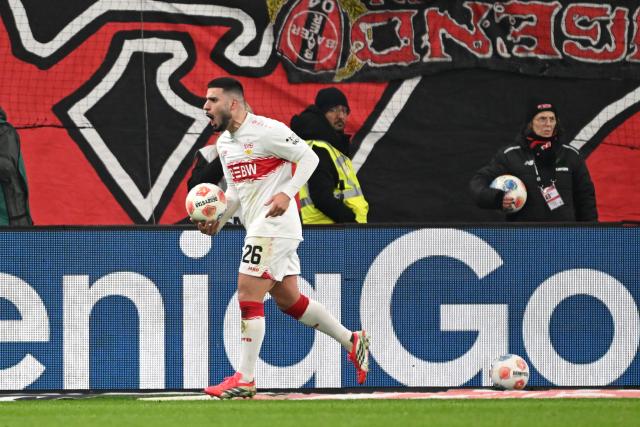 10 January 2026, North Rhine-Westphalia, Leverkusen: Stuttgart's Deniz Undav celebrates scoring his side's fourth goal during the German Bundesliga soccer match between Bayer Leverkusen and VfB Stuttgart at BayArena. Photo: Federico Gambarini/dpa - IMPORTANT NOTICE: DFL and DFB regulations prohibit any use of photographs as image sequences and/or quasi-video.