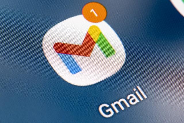 FILED - 21 January 2022, Berlin: The icon of the Gmail app can be seen on the screen of a smartphone. Photo: Fabian Sommer/dpa