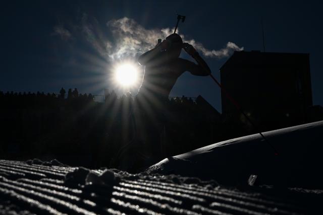 11 January 2026, Thuringia, Oberhof: An athlete competes in the Men's Relay 4 x 7.5 km competition of the IBU Biathlon World Cup in Oberhof. Photo: Hendrik Schmidt/dpa