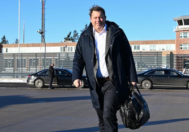 11 January 2026, Brandenburg, Schoenefeld: Germany's Minister of Finance Lars Klingbeil departs for Washington from the military section of Berlin-Brandenburg Airport, where he is attending a meeting of international finance ministers. Photo: Soeren Stache/dpa