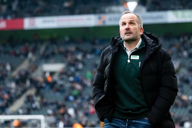 11 January 2026, North Rhine-Westphalia, Moenchengladbach: Augsburg coach Manuel Baum is pictured before the German Bundesliga soccer match between Borussia Moenchengladbach and FC Augsburg at the Borussia-Park Stadium. Photo: Marius Becker/dpa - IMPORTANT NOTICE: DFL and DFB regulations prohibit any use of photographs as image sequences and/or quasi-video.