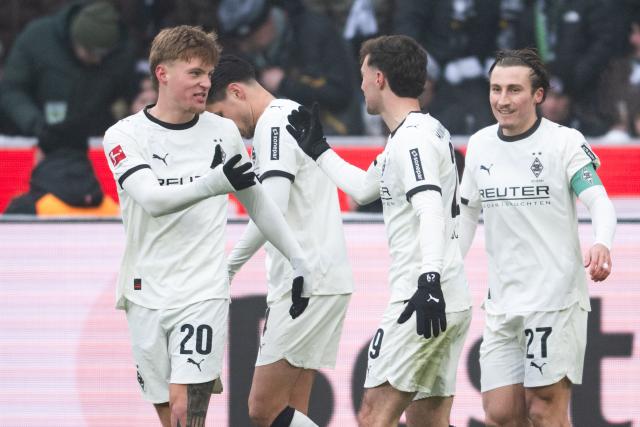 11 January 2026, North Rhine-Westphalia, Moenchengladbach: Gladbach's Joe Scally celebrates scoring his side's first goal with his teammates Luca Netz (L) and Rocco Reitz during the German Bundesliga soccer match between Borussia Moenchengladbach and FC Augsburg at the Borussia-Park Stadium. Photo: Marius Becker/dpa - IMPORTANT NOTICE: DFL and DFB regulations prohibit any use of photographs as image sequences and/or quasi-video.