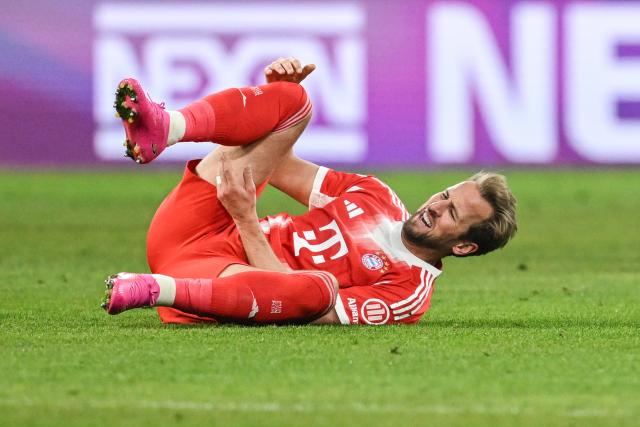 11 January 2026, Bavaria, Munich: Bayern Munich's Harry Kane is injured on the ground during the German Bundesliga soccer match between Bayern Munich and VfL Wolfsburg at Allianz Arena. Photo: Sven Hoppe/dpa - IMPORTANT NOTICE: DFL and DFB regulations prohibit any use of photographs as image sequences and/or quasi-video.