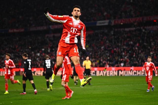 11 January 2026, Bavaria, Munich: Bayern Munich Luis Diaz celebrates scoring his side's second goal during the German Bundesliga soccer match between Bayern Munich and VfL Wolfsburg at Allianz Arena. Photo: Tom Weller/dpa - IMPORTANT NOTICE: DFL and DFB regulations prohibit any use of photographs as image sequences and/or quasi-video.
