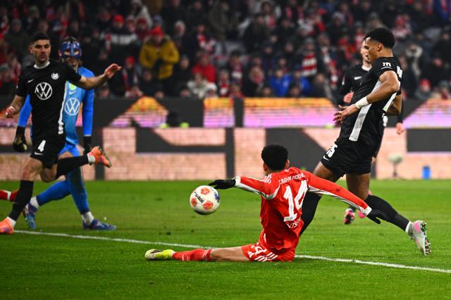 11 January 2026, Bavaria, Munich: Bayern Munich's Luis Diaz scores his side's fourth goal during the German Bundesliga soccer match between Bayern Munich and VfL Wolfsburg at Allianz Arena. Photo: Tom Weller/dpa