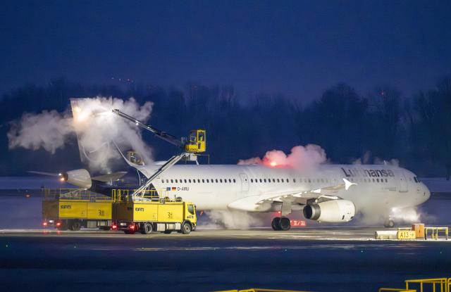 12 January 2026, Bavaria, Munich: A Lufthansa aircraft is de-iced on a pad at Munich Airport. Photo: Peter Kneffel/dpa