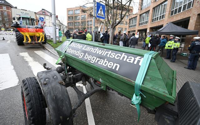 12 January 2026, Baden-Württemberg, Stuttgart: Dairy farmers demonstrate with tractors and a coffin with the inscription: "German agriculture - buried alive" in front of the Ministry of Agriculture in Stuttgart, under the slogan "Crisis management now - relieve the milk market now". Photo: Bernd Weißbrod/dpa