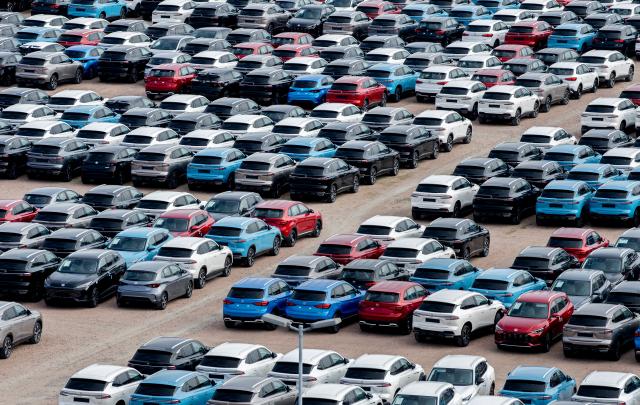 FILED - 25 March 2025, Lower Saxony, Wilhelmshaven: New MG cars from China are parked in a parking lot at JadeWeserPort. Photo: Hauke-Christian Dittrich/dpa